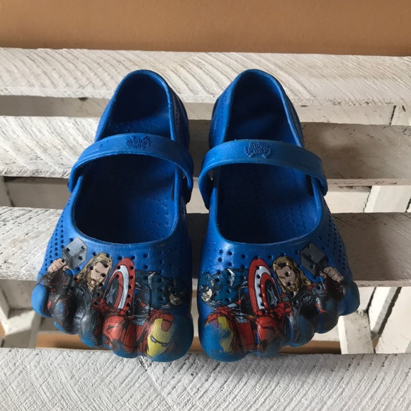 avengers water shoes